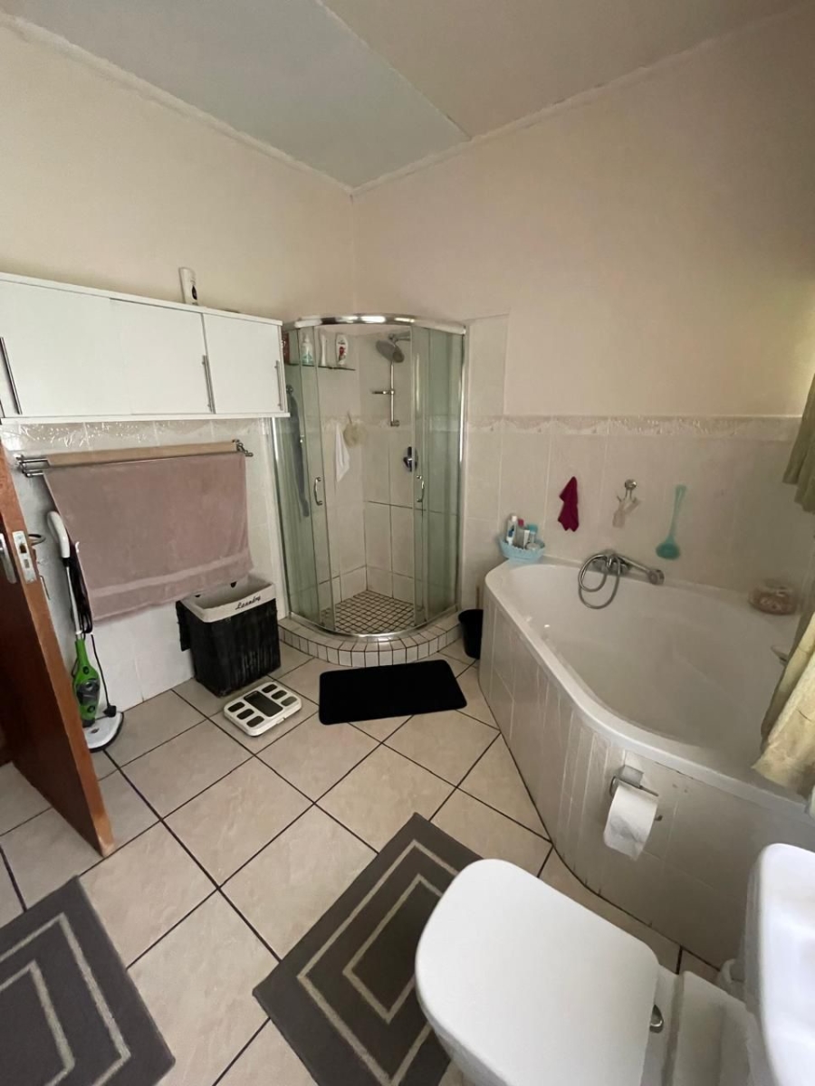 5 Bedroom Property for Sale in Christiana North West